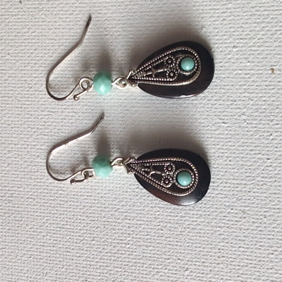 Elegant Silver and Turquoise Jewelry Set - Picture 6 of 12